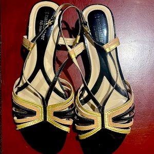 Gently used Naturalizer N5 comfort sandals